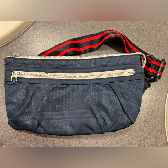 Lululemon athletics belt bag / Fanny Pack. - Picture 4 of 4